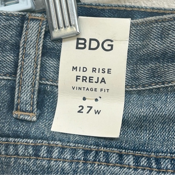 NWT BDG Freja Mid Rise Denim Shorts with Studs and Side Embellishment Size 27 - Picture 7 of 8